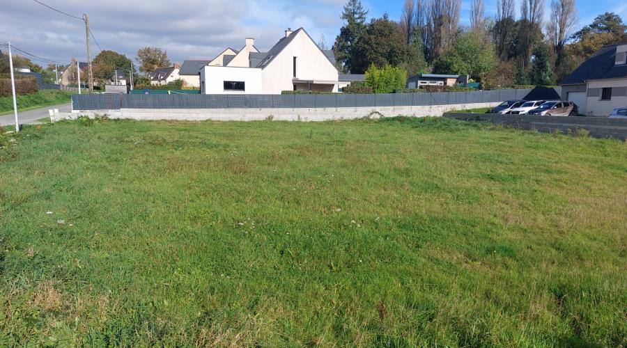 Photo GRAND TERRAIN CONSTRUCTIBLE - 788 M2 - LE PERTRE - PROCHE CENTRE BOURG 4